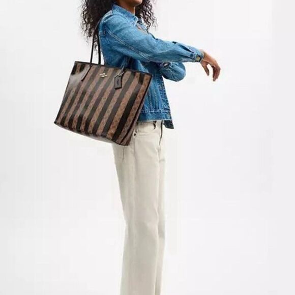 🔥🎁NWT! Coach Large City Tote Bag Sig Canvas With Stripe Walnut/Tan Msrp:$450.0 - Picture 3 of 6